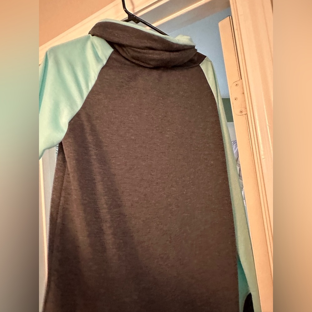 Lightweight sweatshirt